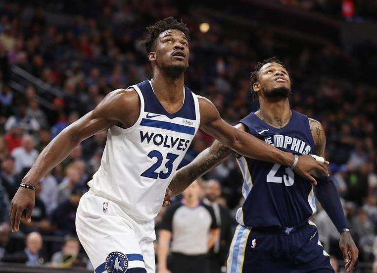 皮靴与石砖 皮靴与石砖